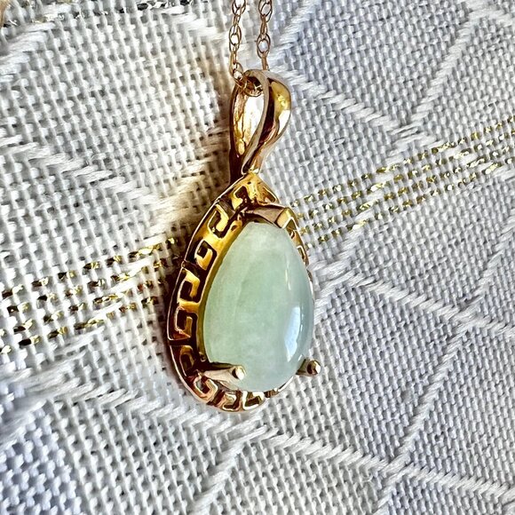 Green Jade Pendant Necklace 10K Gold Pendant, 14K Gold Chain - Picture 10 of 16
